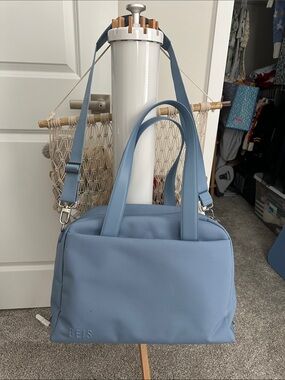 BEIS DUFFLE BAG IN DUSTY BLUE